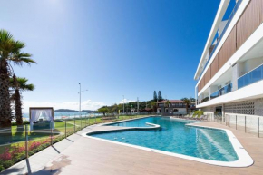 Solar do Atlântico 101 - Excelente apartamento 2 suítes em condomínio à beira mar - Piscina - Solário - (Consultar serviços de roupa de cama e banho)